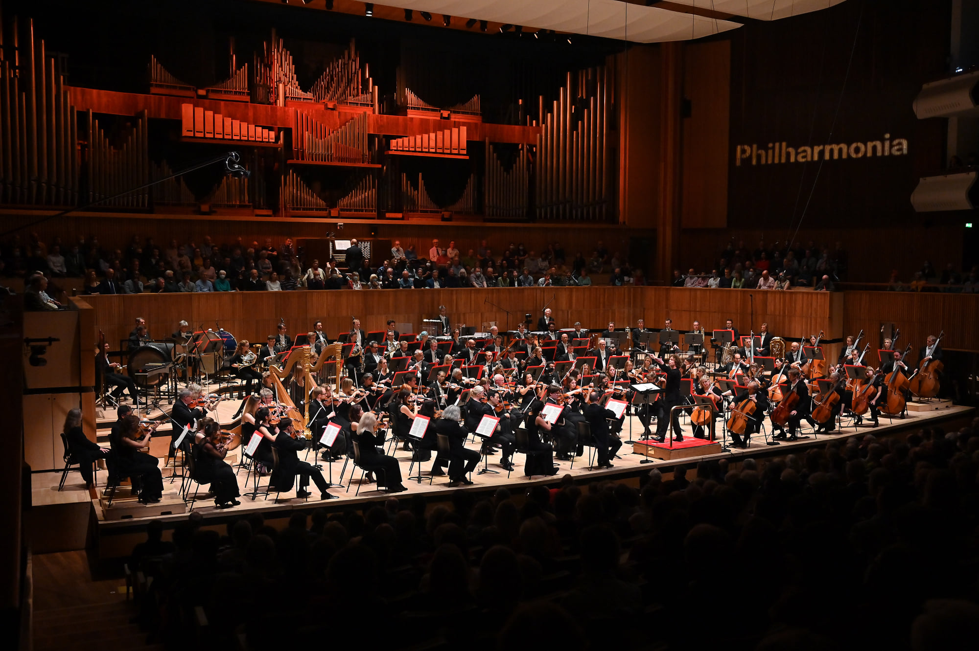 Elgar and Britten with the Philharmonia Orchestra
